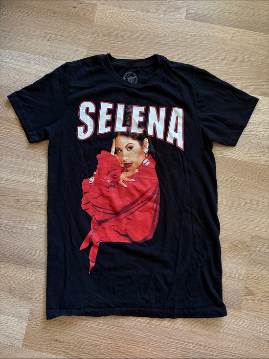 Tops - Selena Graphic Tee in Black and Red